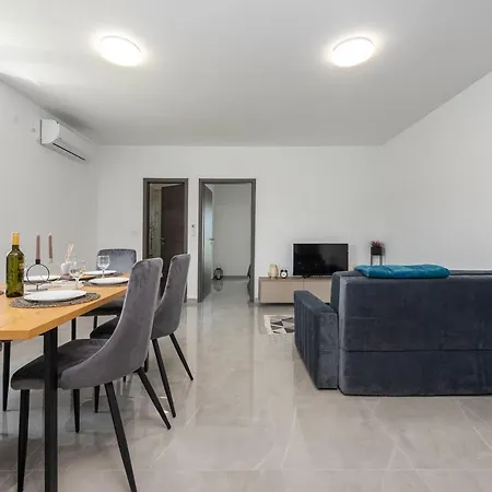 Monika & Marcela Apartment